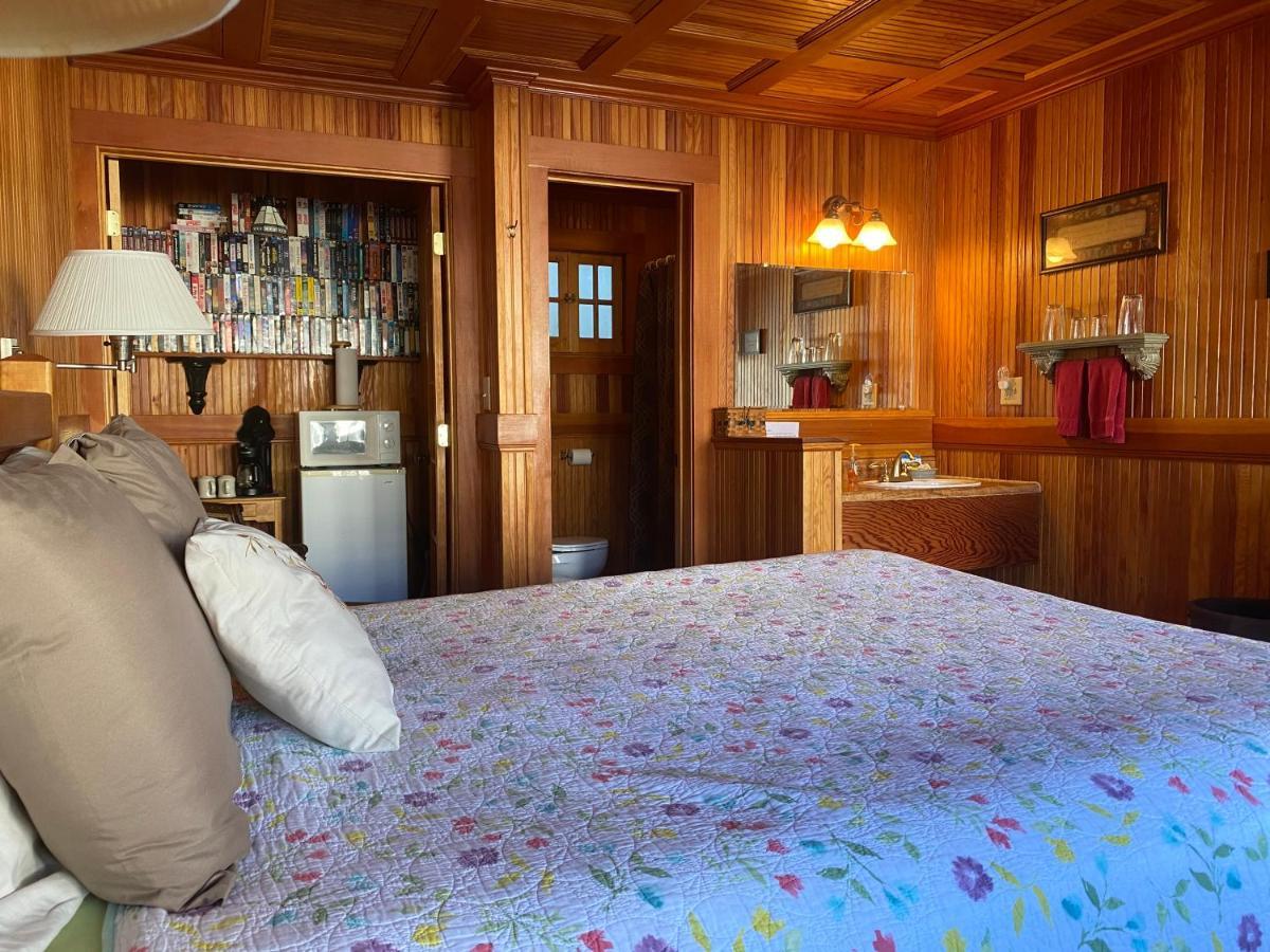 Whistling Winds Motel リンカーン・シティー エクステリア 写真