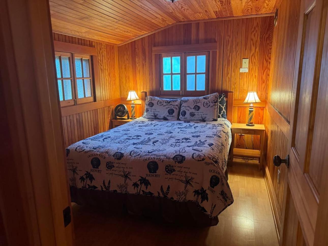 Whistling Winds Motel リンカーン・シティー エクステリア 写真