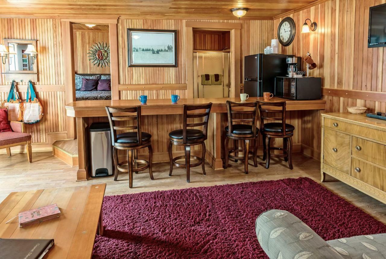 Whistling Winds Motel リンカーン・シティー エクステリア 写真
